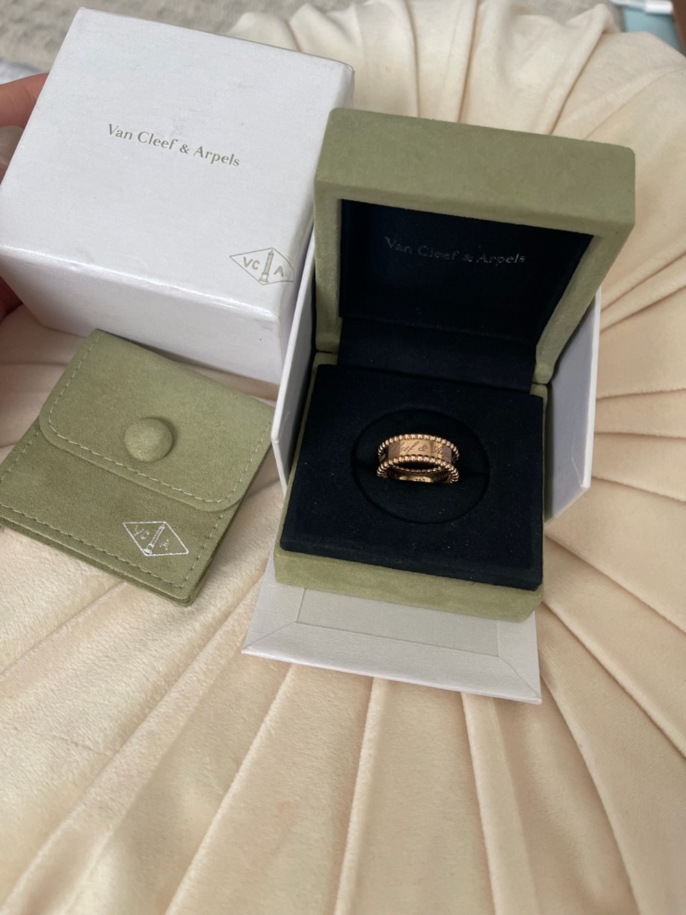 Van Cleef & Arpels Perlee Signature Sz. 52 Authentic